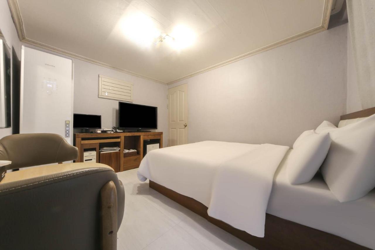 Goodstay Grand Motel Chuncheon Exteriör bild