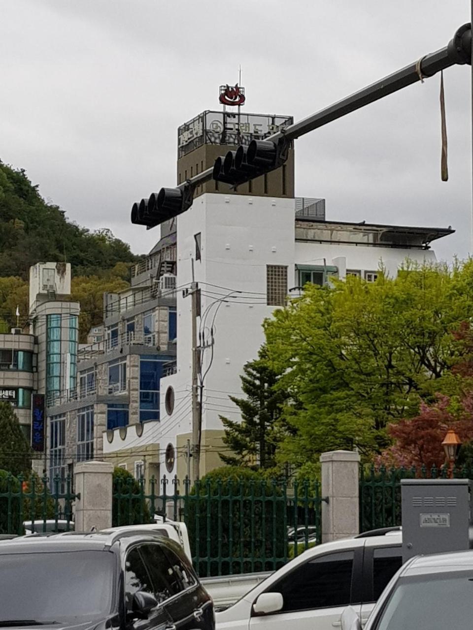 Goodstay Grand Motel Chuncheon Exteriör bild