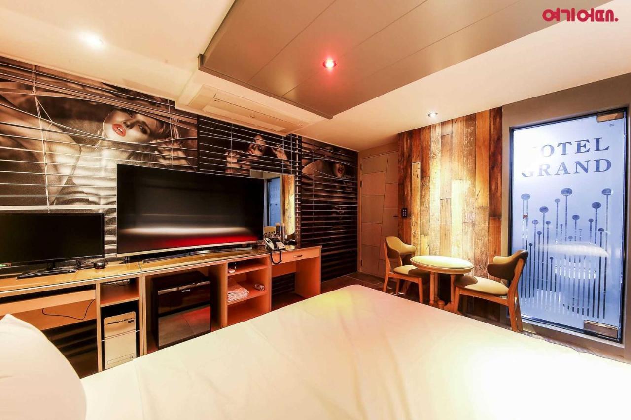 Goodstay Grand Motel Chuncheon Exteriör bild