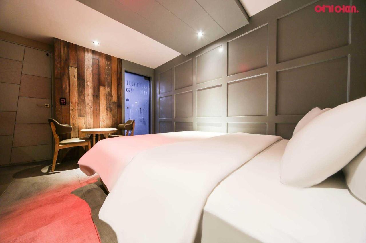 Goodstay Grand Motel Chuncheon Exteriör bild